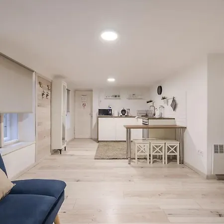 Cosy - Cheerful In The Center *