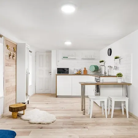 Cozy - Cheerful In The Center Apartament