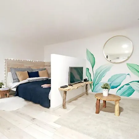 Cosy - Cheerful In The Center