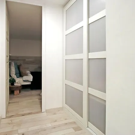 Cosy - Cheerful In The Center